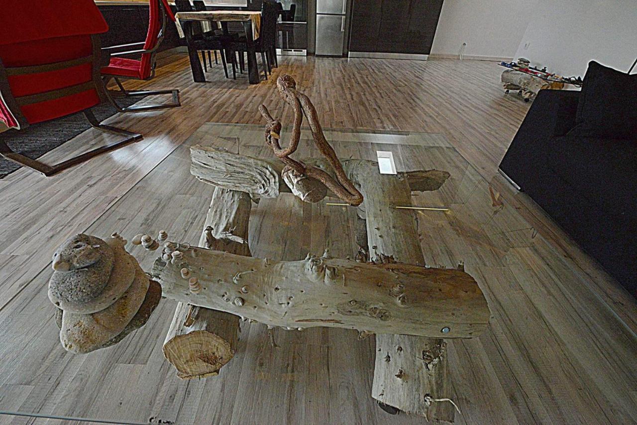 Wood Metal Glass コントカリ エクステリア 写真